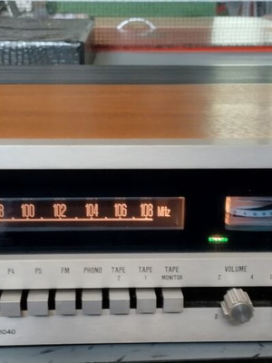 Tandberg TR 1040 radio amplifier used, partially broken, needs repair