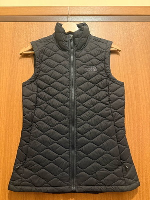 North Face Thermoball vest like new, black