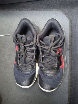 Αθλητικά παπούτσια Under Armour νούμερο 38 σαν καινούργια μαύρο και κόκκινο