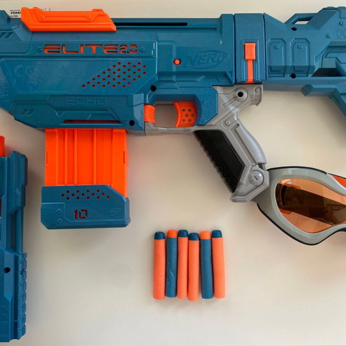 Nerf Elite 2.0 Echo CS-10 blaster used with 6 foam darts and goggles
