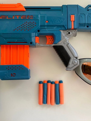 Nerf Elite 2.0 Echo CS-10 blaster used with 6 foam darts and goggles