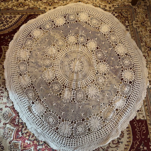 Round tablecloth vintage large used in excellent condition
