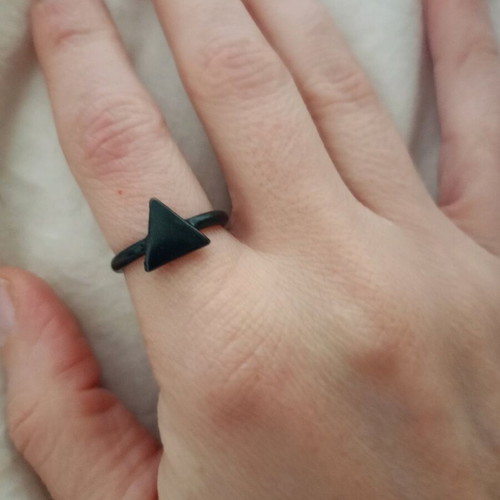 Black ring with triangle like new, medium size