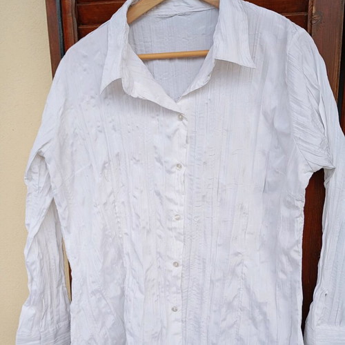 White shirt XL like new