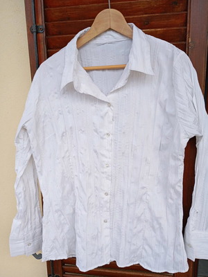 White shirt XL like new