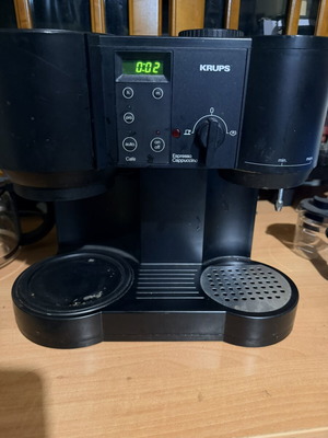 Μηχανή espresso και γαλλικού Krups μεταχειρισμένη με ακροφύσιο για cappuccino