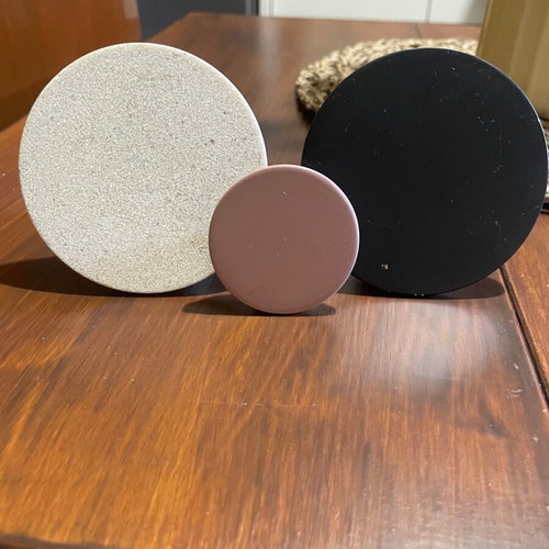 Round wall hooks like new, 3 sizes and colors