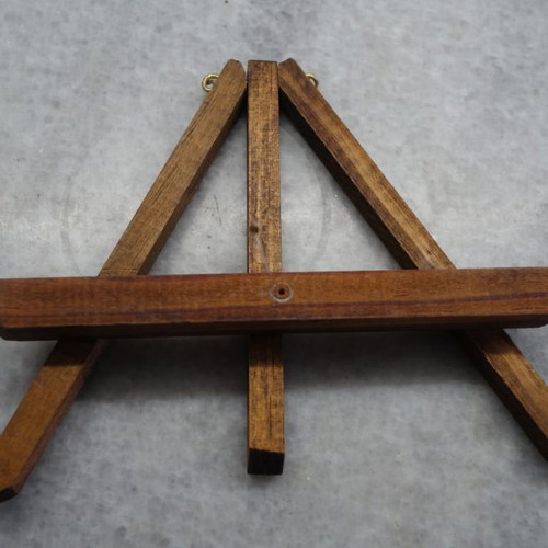 Woven sun used on wooden tripod