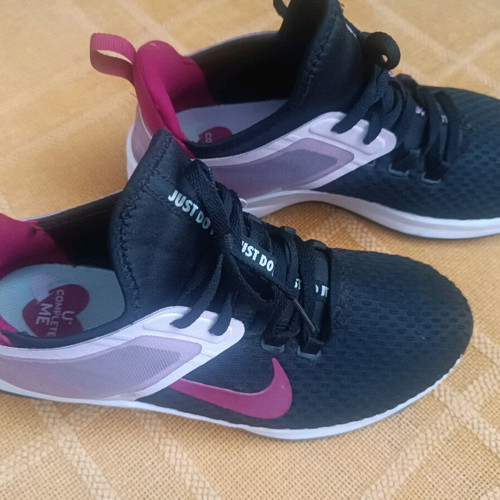 Nike Air Max women's athletic shoes size 40 like new, black pink