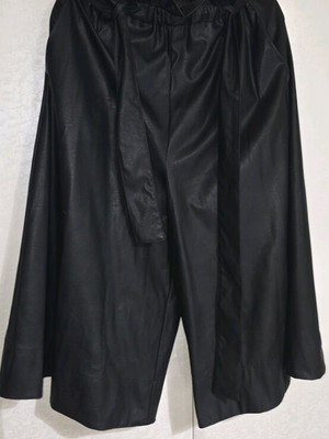 Innocent leather-look pants black size M like new