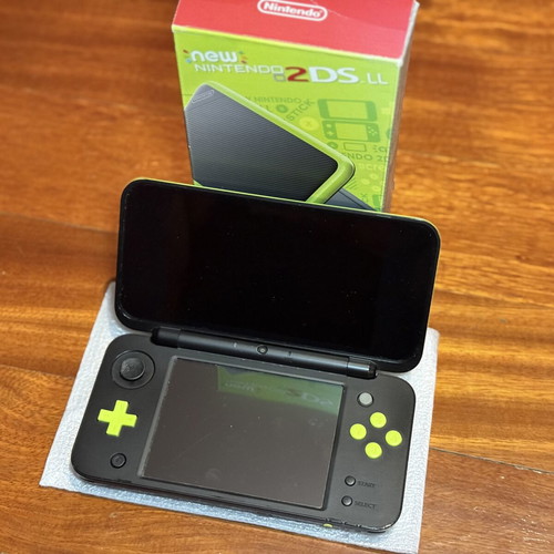 New Nintendo 2DS XL Lime x Black console like new, boxed complete