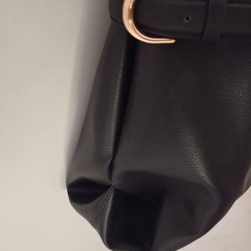 H&M black shoulder bag like new, medium size with clasp