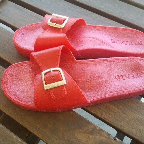 Buffalo women's slippers size 37 new, red plastic