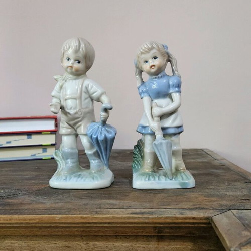 Vintage porcelain figurine set like new, children with umbrellas