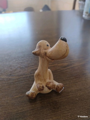 Ceramic dog figure like new, height 9 cm