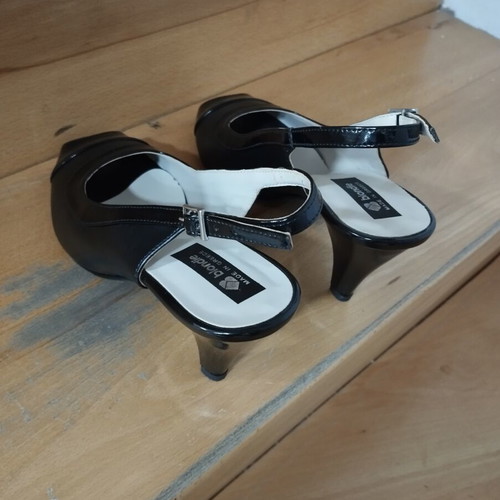 Blondie sandals size 39 new, black