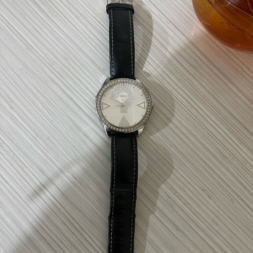 Guess 20 Years of Time Vintage watch like new, women's leather strap