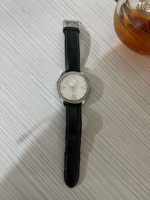 Guess 20 Years of Time Vintage watch like new, women's leather strap