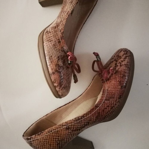Piccadilly anatomical heels with snake pattern 8cm size 38 like new