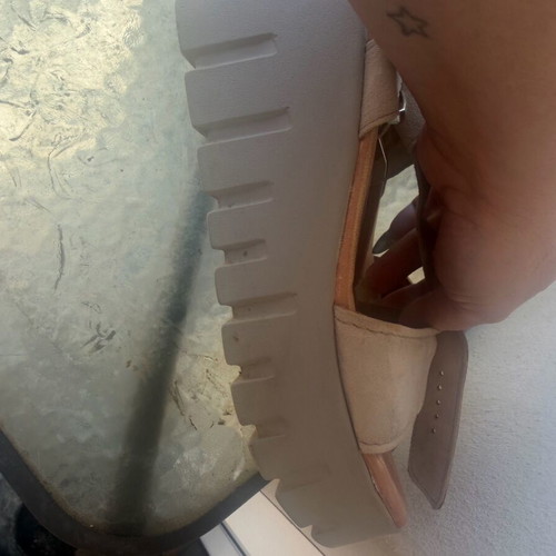 Tamaris beige platform shoes like new, size 39