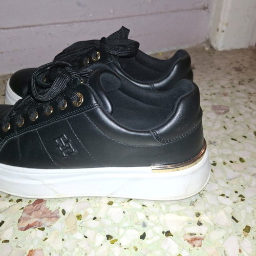 Tommy Hilfiger shoes size 39 like new, black