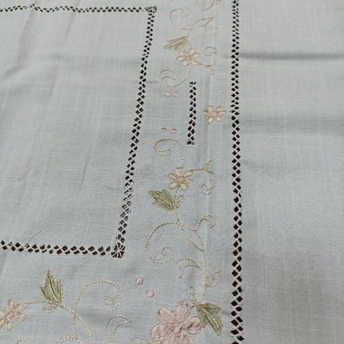 Square tablecloth 1.80x1.80 ecru with delicate machine embroidery
