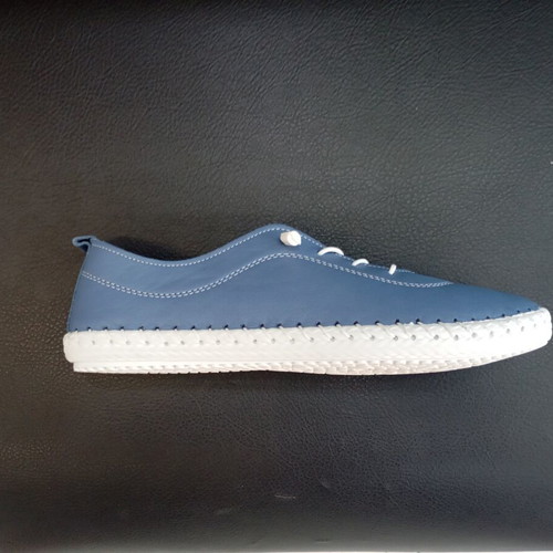 Leather low sneakers new with anatomical sole, black and blue