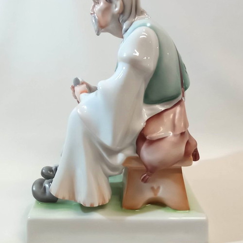 Handmade decorative figurine ZSOLNAY PECS Hungary 1970s in excellent condition