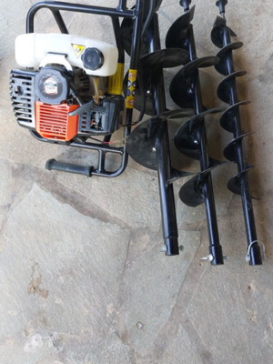 Nakayama PDS220 Gas-Powered Earth Auger like new