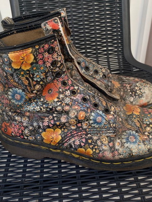 Dr Martens супер рядък винтидж флорален 8 дупки, произведен в Англия