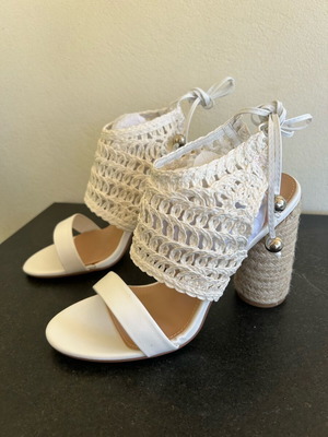 Migato white sandals like new, boho style with laces