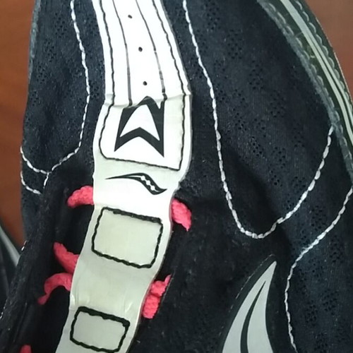 Saucony Kilkenny XC4 racing spikes used, size 42, black with pink laces