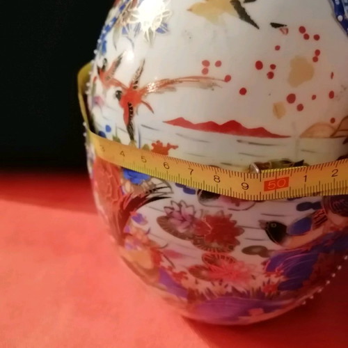 Satsuma egg vintage like new with moriage embossed decoration