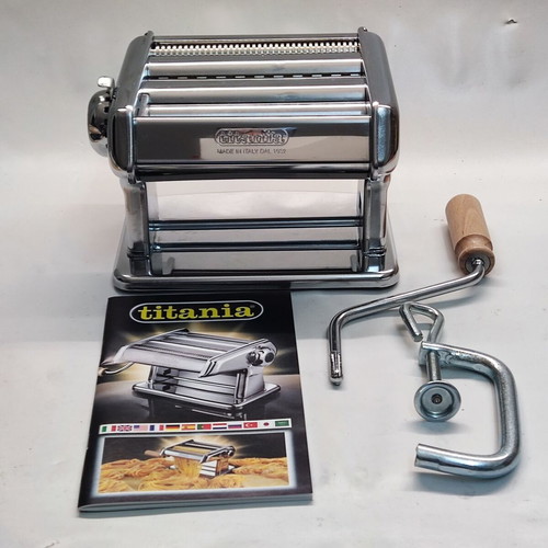 Titania pasta machine new, manual with cutter
