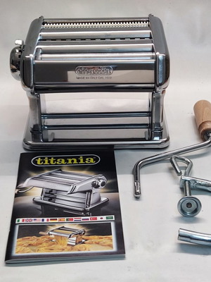 Titania pasta machine new, manual with cutter