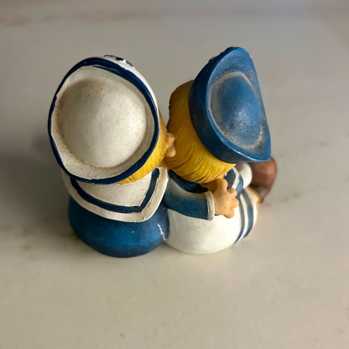 Nautakia decorative clay figurines like new