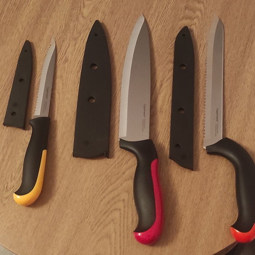 Tupperware knives set of 3 unused