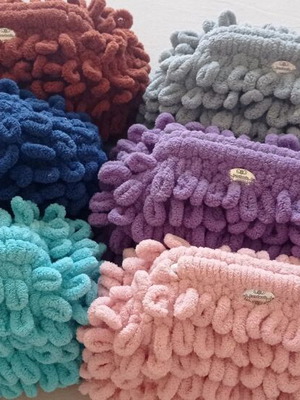 Χειροποίητη αφράτη τσάντα Alize Puffy 20cm με μεταλλικό έλασμα