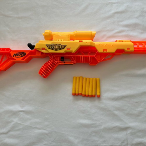 Nerf Alpha Strike Wolf LR‑1 used single-shot blaster