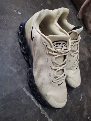 Nike Air Max Dn sneakers used, size 42, beige and black