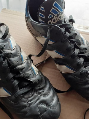 Ποδοσφαιρικά παπούτσια adidas μεταχειρισμένα, νούμερο 42