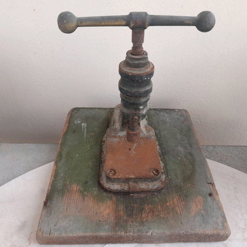 Collectible press used, functional in very good condition