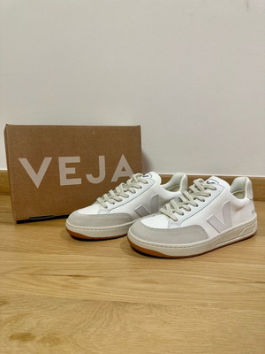Veja V-12 B-Mesh white sneakers new, size 40
