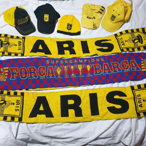 Authentic Aris scarves, hats and beanie like new, Barcelona scarf