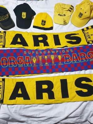 Authentic Aris scarves, hats and beanie like new, Barcelona scarf