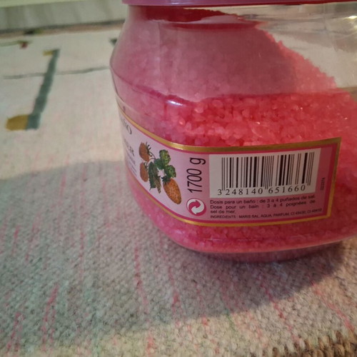 Bath salts used with raspberry scent 1400 g