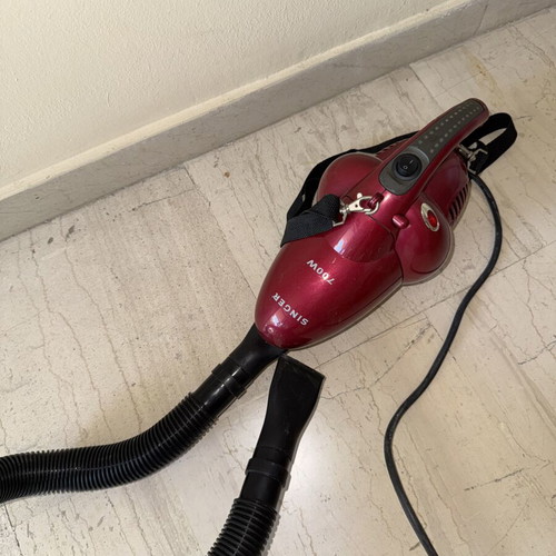 Singer electric vacuum like new, small size for car