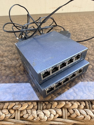 TP-Link TL-SG105 5-Port Gigabit Desktop Switch used, pack of two, metal