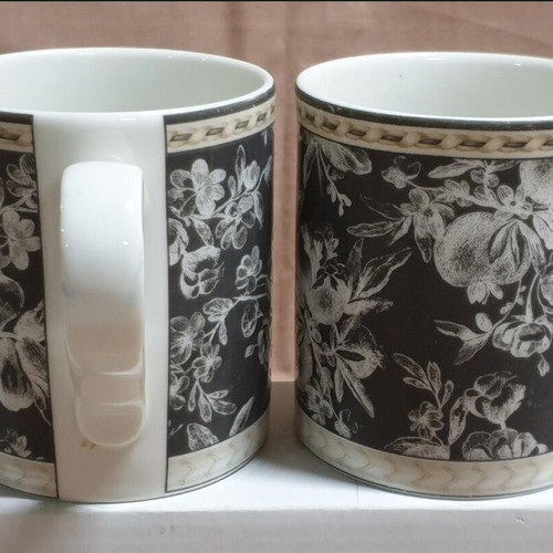 Royal Doulton mugs like new, set of 2, black and beige