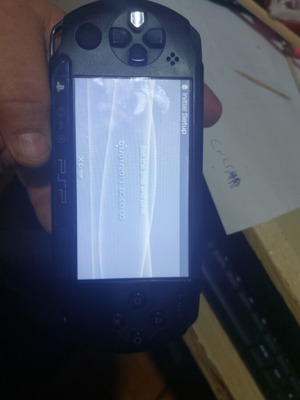 PSP E1004 μαύρο μεταχειρισμένο, λειτουργική με παιχνίδια